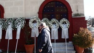 Βιολάντα: Σε κλίμα οδύνης το τελευταίο αντίο στην Έλενα Κατσαρού (Εικόνες & Βίντεο)