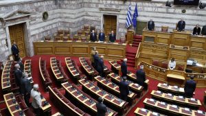 Βουλή: Ενός λεπτού σιγή στη μνήμη των πεσόντων στα Ίμια – “Στο Αιγαίο δεν υπάρχουν γκρίζες ζώνες”