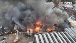 Βρετανία: Μεγάλη φωτιά σε εργοστάσιο στο Γουλβερχάμπτον – Συναγερμός για τοξικό περιστατικό