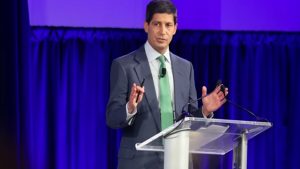 Τραμπ: Προτείνει τον Κέβιν Γουόρς για πρόεδρο της FED