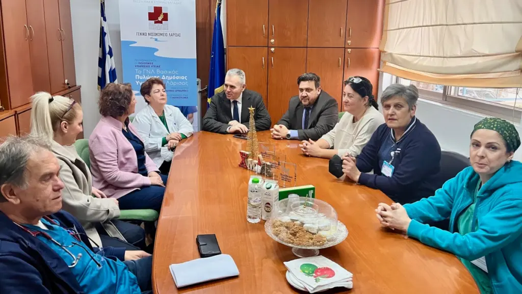Χαρακόπουλος στο Γενικό Νοσοκομείο Λάρισας: Με τους ανθρώπους που ξαγρυπνούν για την υγεία μας