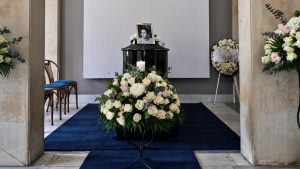 Μέλπω Ζαρόκωστα: Συγκίνηση στο Α’ Νεκροταφείο για το τελευταίο «αντίο» στην ηθοποιό (pics)