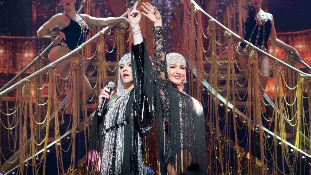 Τάκης Ζαχαράτος – Έλενα Παπαρίζου: Θριαμβευτική πρεμιέρα στο NOX με το «The Velvet Night»