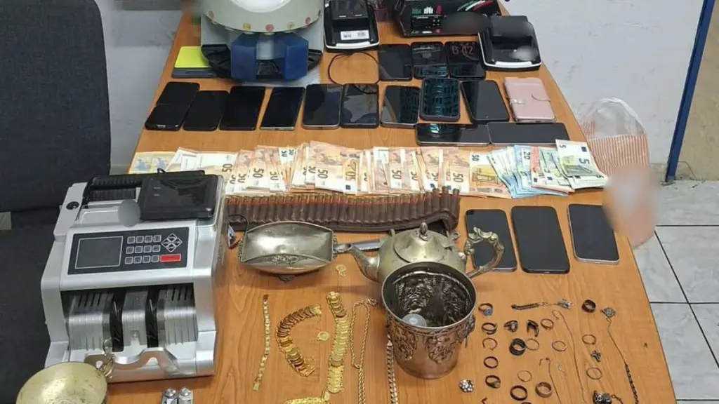 Ζεφύρι: Εντοπίστηκε παράνομο χυτήριο μετάλλων όπου έλιωναν κλοπιμαία – Έξι συλλήψεις (Εικόνες)
