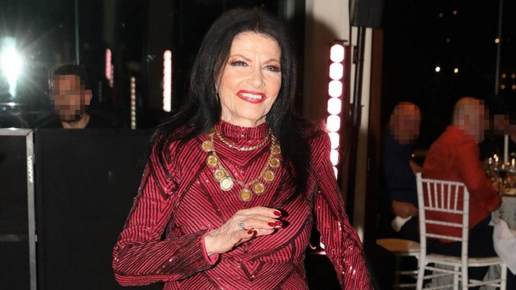 Ζωζώ Σαπουντζάκη: Πήρε εξιτήριο και αναρρώνει στο σπίτι της – «Με ρωτούσαν αν πέθανε» λέει στενή φίλη της