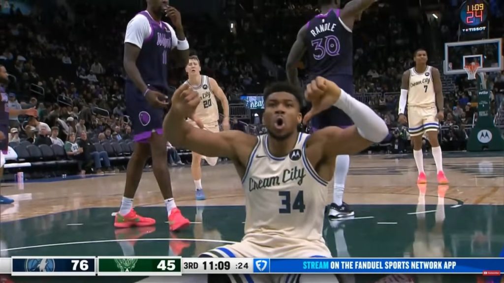 Γιάννης Αντετοκούνμπο: Ανταπέδωσε με το ίδιο νόμισμα τις αποδοκιμασίες των φιλάθλων των Μπακς (βίντεο)