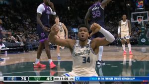 Γιάννης Αντετοκούνμπο: Ανταπέδωσε με το ίδιο νόμισμα τις αποδοκιμασίες των φιλάθλων των Μπακς (βίντεο)