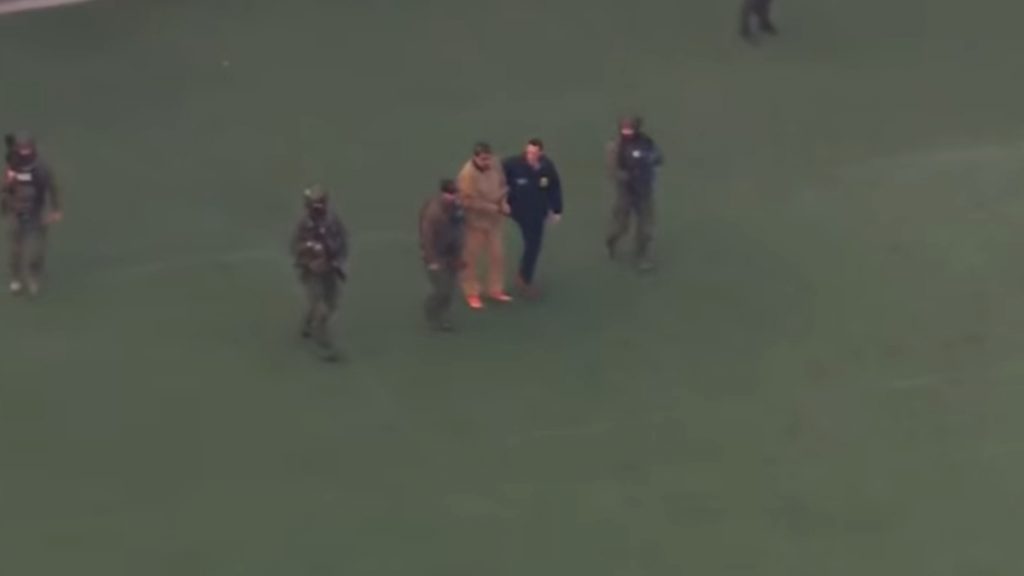 Νέα Υόρκη: Σε live μετάδοση η μεταφορά του Μαδούρο – Με χειροπέδες και στολή φυλακισμένου σε δικαστήριο του Μανχάταν