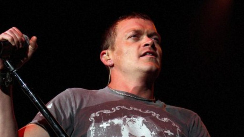 Θρήνος για τους 3 Doors Down – Πέθανε ο front man Μπραντ Άρνολντ σε ηλικία 47 ετών