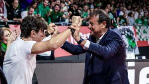 Δημήτρης Γιαννακόπουλος: «Ας τους δείξουμε τι σημαίνει να φοράς την πιο βαριά φανέλα στην Ευρώπη»