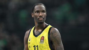 Φενέρμπαχτσε: Μπαίνει «σφήνα» για την απόκτηση του Χέις Ντέιβις – Περιμένει απάντηση η Χάποελ