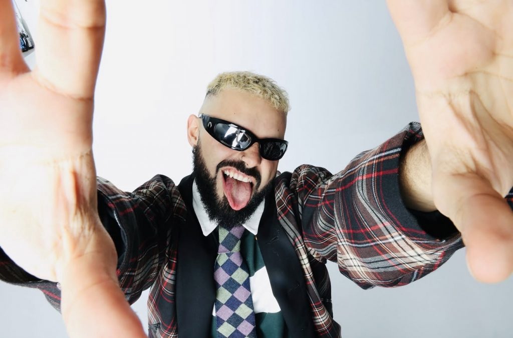 To «Ferto» κυκλοφορεί επίσημα σε όλες τις πλατφόρμες – Έτοιμος να κατακτήσει την Ευρώπη ο Akylas