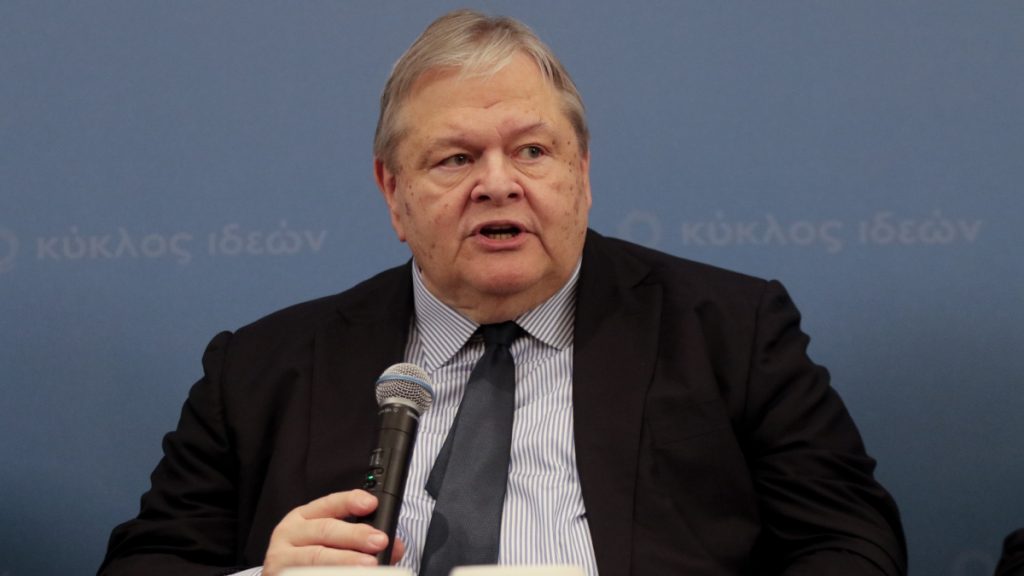 Στα “χαρακώματα” Βενιζέλος και Μαξίμου για τη Συνταγματική Αναθεώρηση – Ο καβγάς με τον Αλιβιζάτο για το άρθρο 86