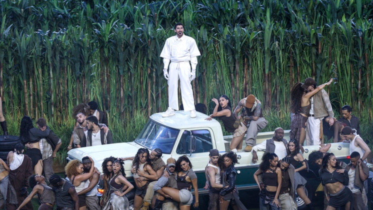 Δείτε το εντυπωσιακό time-lapse από το φετινό Super Bowl με τον Bad Bunny (βίντεο)