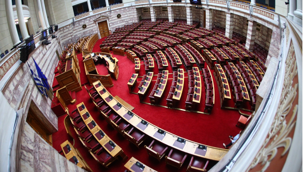 Συνταγματική Αναθεώρηση: Πού στοχεύει η κυβέρνηση και γιατί ανοίγει τώρα τη συζήτηση – Ποια άρθρα είναι στο επίκεντρο