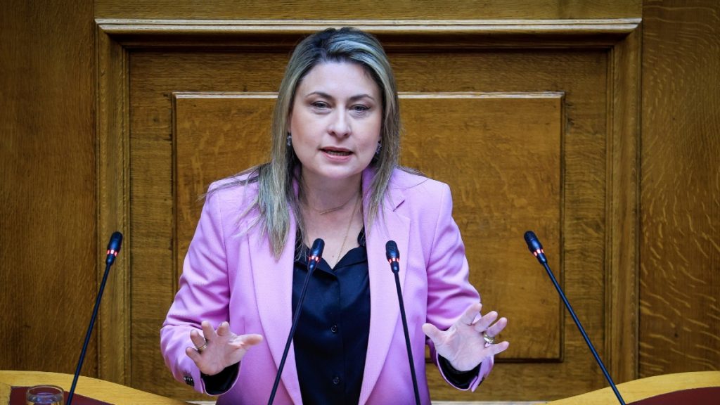 “Συγγνώμη” από την Αλεξοπούλου για τη φράση “το τζάμπα πέθανε” – “Προβληματικός ο τρόπος που εκφράστηκα”