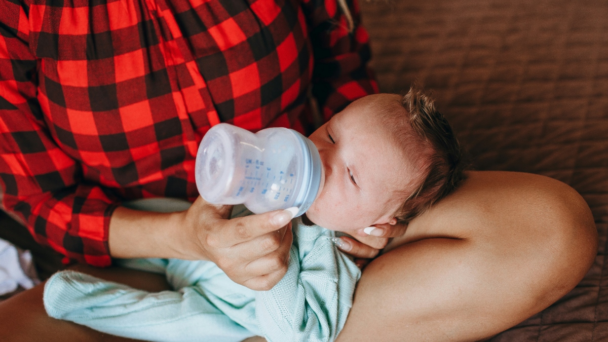 Μειώνεται στο μισό το επιτρεπόμενο όριο της τοξίνης κερεουλίδη στα βρεφικά γάλατα – Νέες ανακλήσεις