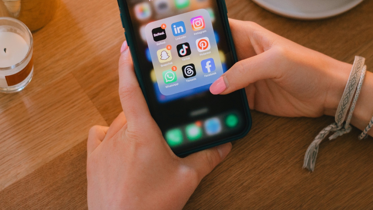 Social media και ανήλικοι: Μπλόκο και στην Ελλάδα – Λύση ουσίας ή ένα ψηφιακό «πυροτέχνημα»;