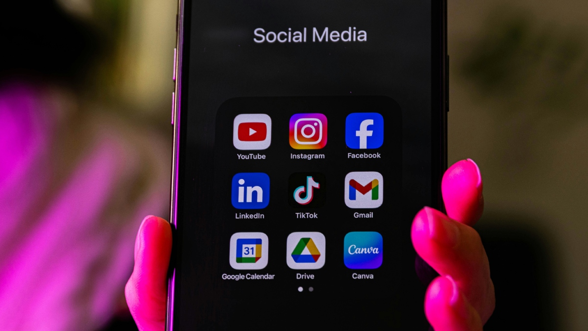 Συμφωνείτε με την απαγόρευση της πρόσβασης των ανηλίκων στα social media;