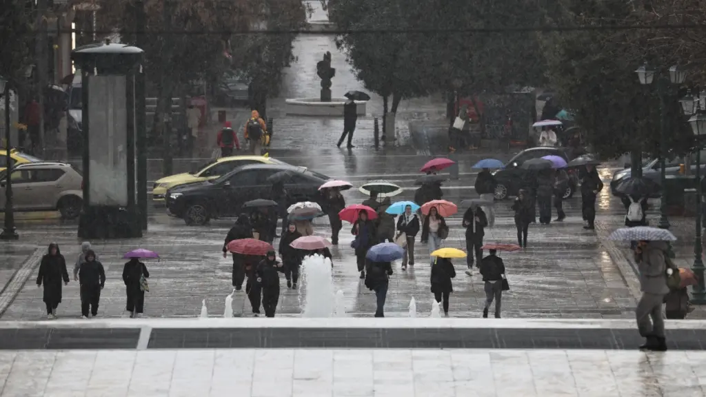 Καιρός: Παρασκευή με δυνατές βροχές και καταιγίδες – Στο “κάδρο” και η Αττική, συναγερμός στα νησιά