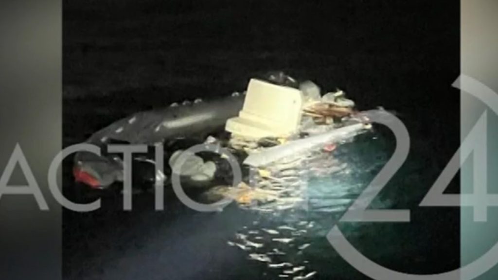 Χίος: Με σοβαρές κακώσεις οι 15 σοροί, “ήταν σαν βαριά τροχαία” – Φωτογραφίες με το μισοβυθισμένο φουσκωτό