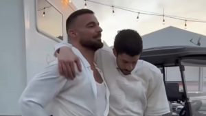 Super Bowl: Δείτε τον Bad Bunny να αγκαλιάζει τον Ricky Martin (βίντεο)