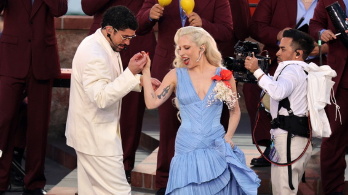 Όσα έγιναν στο Super Bowl: Το εκρηκτικό σόου Bad Bunny και Lady Gaga με μπόλικο λάτιν και σαφή πολιτικά μηνύματα (βίντεο)