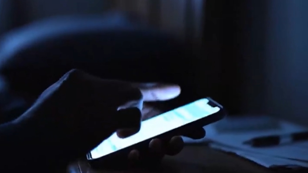 Μάστιγα οι απάτες  με “μαϊμού” SMS – “Πιο πειστικές από ποτέ λόγω AI” λένε οι ειδικοί