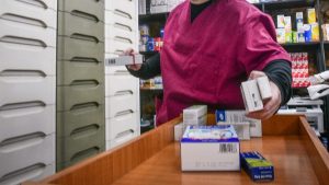 Φάρμακα Υψηλού Κόστους: Τέλος στις ουρές της ντροπής – Από σήμερα στα ράφια των φαρμακείων