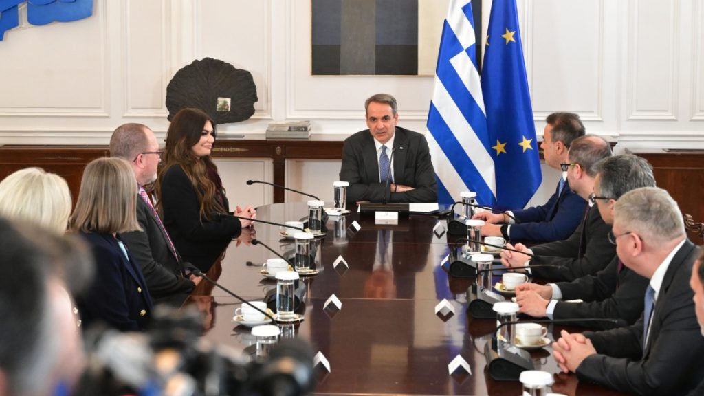 Υδρογονάνθρακες: Αυτή την ώρα η υπογραφή των συμβάσεων με Chevron – Helleniq Energy για τα 4 θαλάσσια οικόπεδα