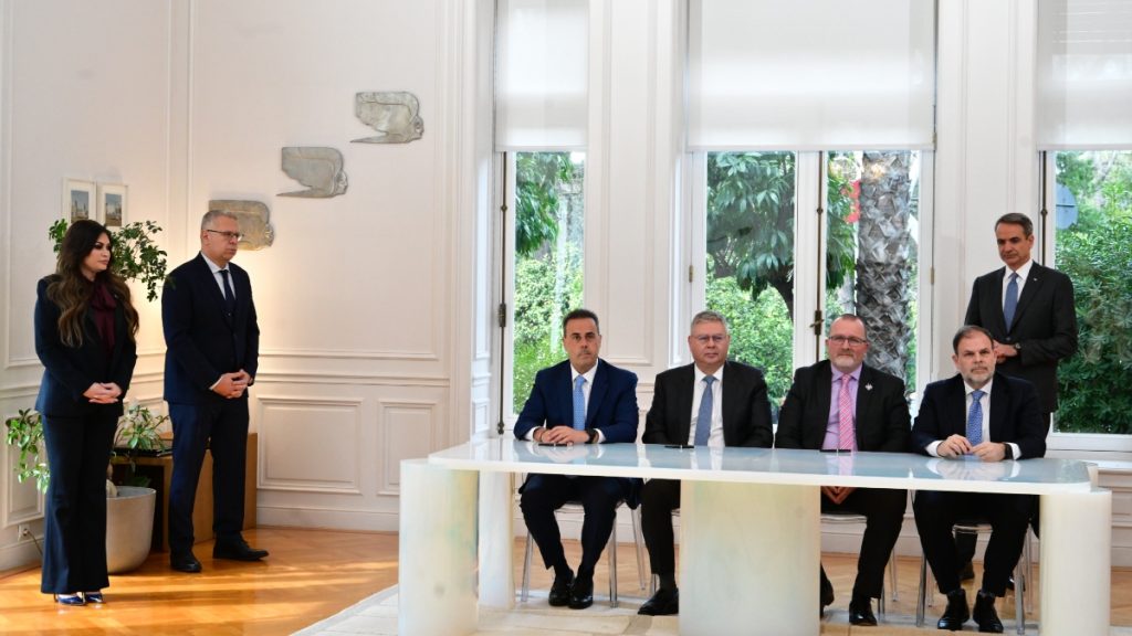 Υδρογονάνθρακες: Αυτή την ώρα η υπογραφή των συμβάσεων με Chevron – Helleniq Energy για τα 4 θαλάσσια οικόπεδα