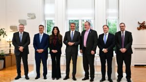 Υδρογονάνθρακες: Μπήκαν οι υπογραφές με Chevron – Helleniq Energy – Αρχίζουν έρευνες σε Κρήτη και Πελοπόννησο