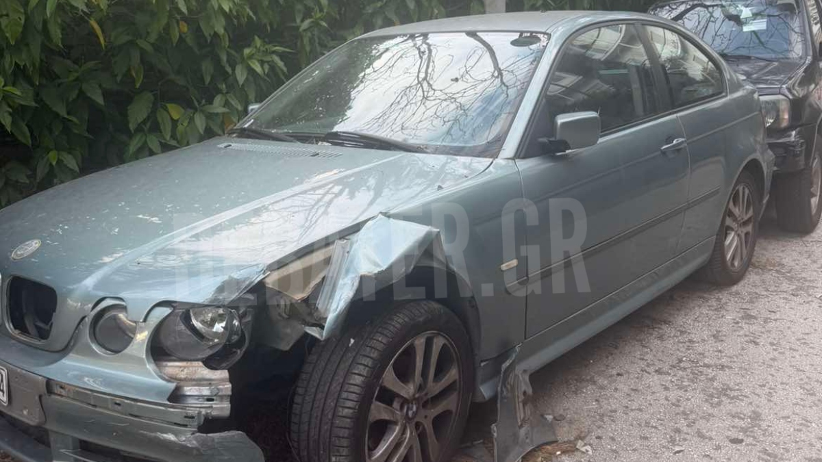 Κολωνάκι: Μεθυσμένη τραγουδίστρια τράκαρε 5 σταθμευμένα αυτοκίνητα – Τι έδειξε το αλκοτέστ (Εικόνες)