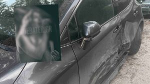 Κολωνάκι: Αυτή είναι η τραγουδίστρια που μεθυσμένη πήρε “σβάρνα” 5 αυτοκίνητα (Εικόνες)