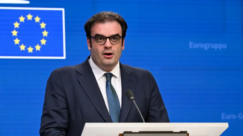 Πιερρακάκης από Eurogroup: “Να επανεκτιμήσουμε τον διεθνή ρόλο του ευρώ”