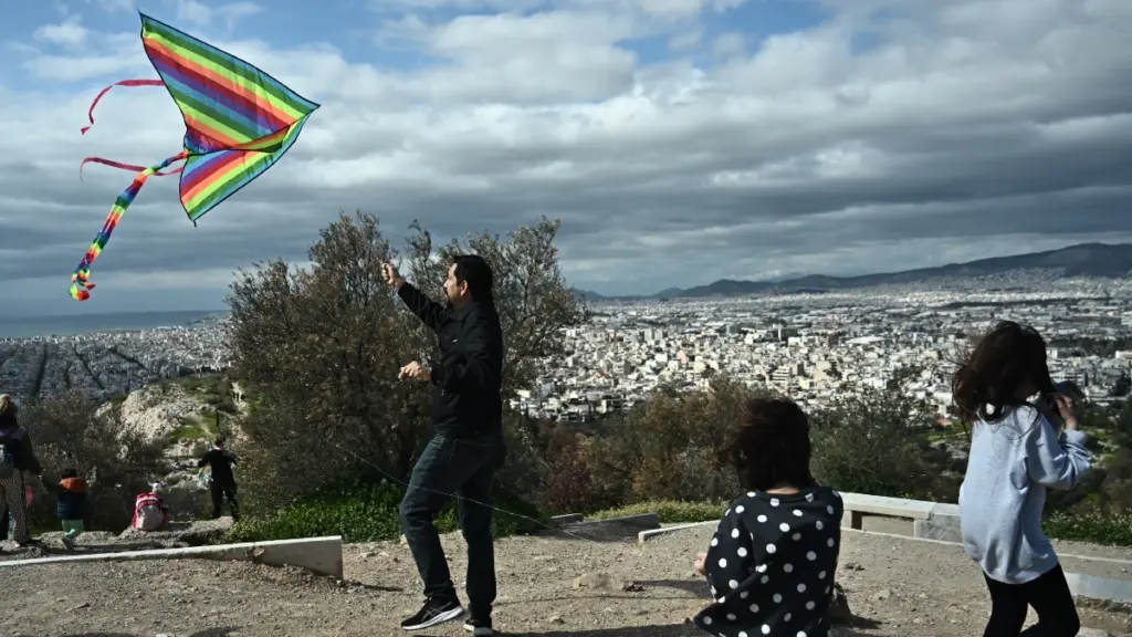 Καθαρά Δευτέρα 2026: Τα 5 καλύτερα μέρη στην Αθήνα για να πετάξεις χαρταετό
