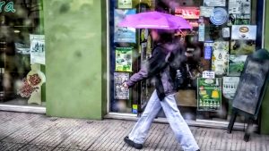 Καιρός σήμερα: Επιμένουν οι βροχές και οι καταιγίδες σε αρκετές περιοχές – Ισχυροί άνεμοι στα πελάγη