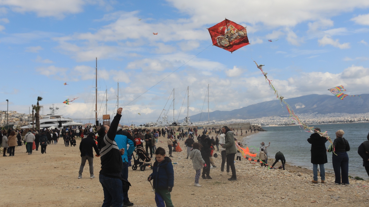 Βοριάδες και ψύχρα το τριήμερο της Καθαράς Δευτέρας – Με τι καιρό θα πετάξουμε χαρταετό