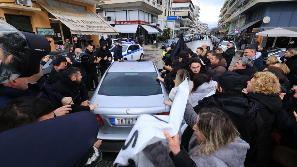 Βιολάντα: Οργή για τα χειροκροτήματα στον ιδιοκτήτη – “Δεν ντρέπεστε; 5 νεκρές γυναίκες” (βίντεο)