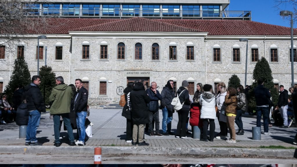 Βιολάντα: Απολογείται ο ιδιοκτήτης – Ξανά έξω από τα δικαστήρια εργαζόμενοι για συμπαράσταση (βίντεο)