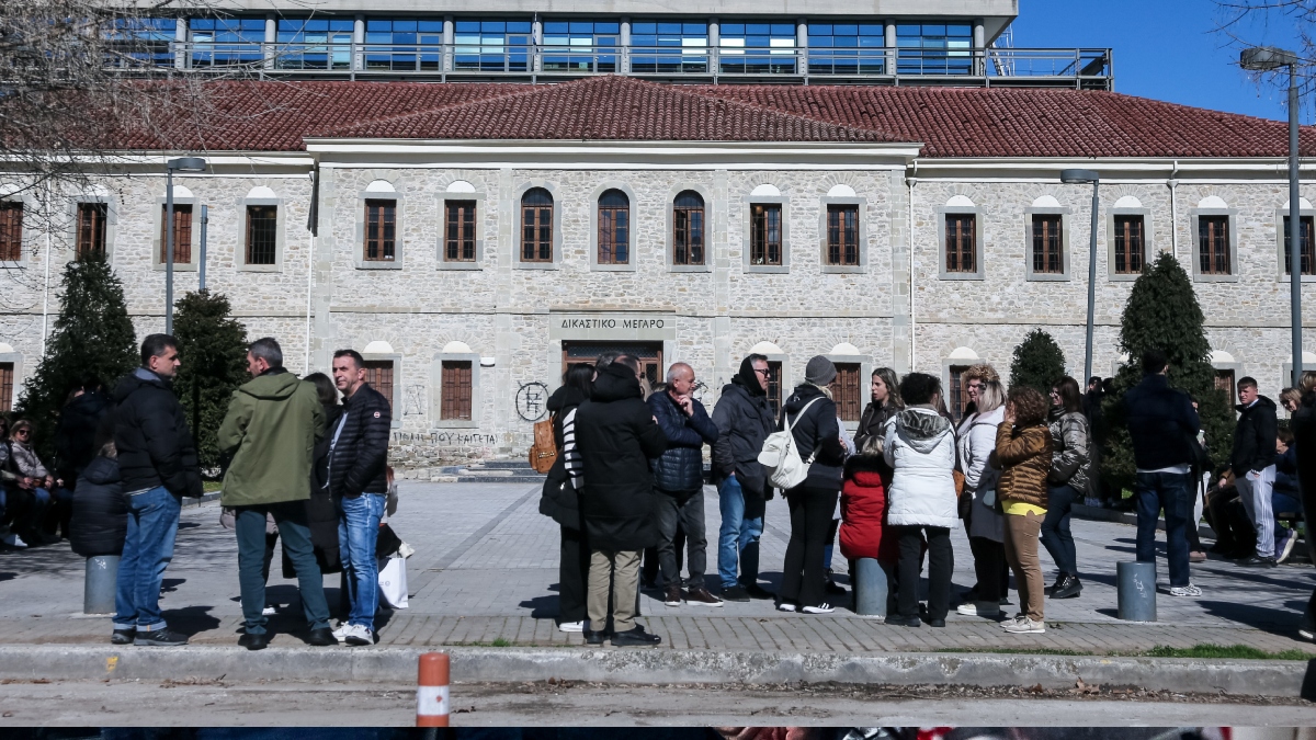 Βιολάντα: Απολογείται ο ιδιοκτήτης – Ξανά έξω από τα δικαστήρια εργαζόμενοι για συμπαράσταση (βίντεο)