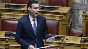 Θεμιστοκλέους: “250 νέα ασθενοφόρα στο στόλο του ΕΚΑΒ – Έρχονται 8.000 προσλήψεις στο ΕΣΥ”