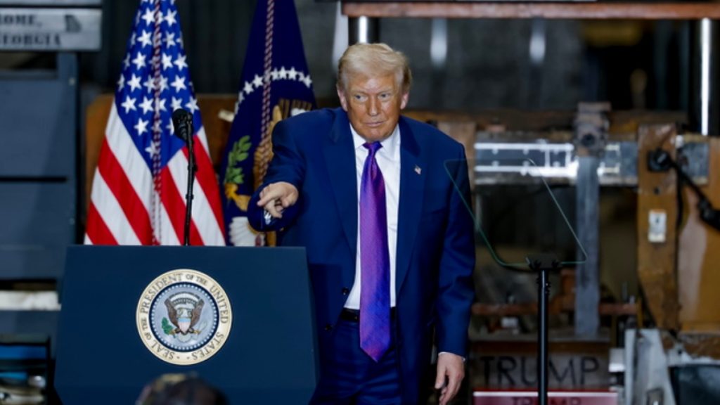 Εντολή Τραμπ να ανοίξουν τα αρχεία για εξωγήινους και ΑΤΙΑ – Αιχμές για Ομπάμα