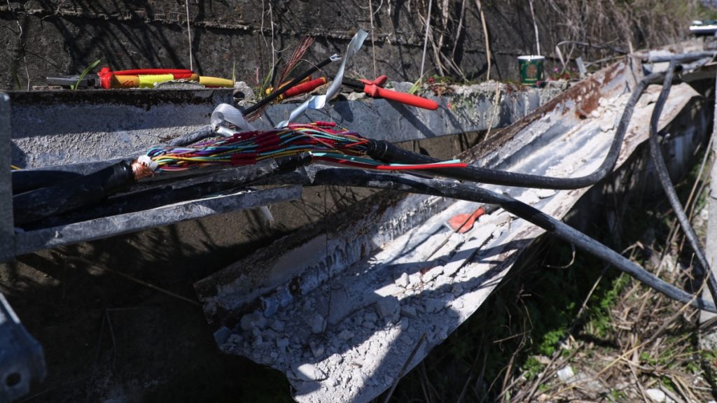 Δολιοφθορά στον σιδηρόδρομο: Είχαν πάει και την Παρασκευή να κόψουν τα καλώδια – Τι ερευνούν οι Αρχές (Φωτογραφίες)