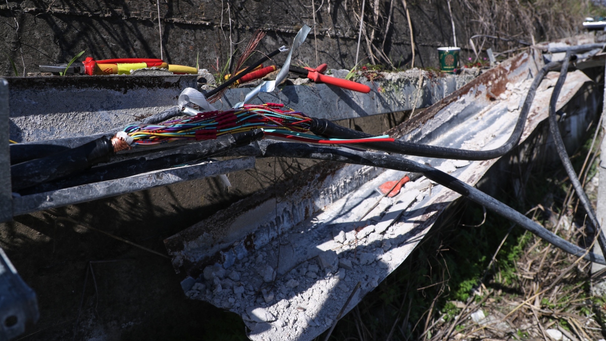 Δολιοφθορά στον σιδηρόδρομο: Είχαν πάει και την Παρασκευή να κόψουν τα καλώδια – Τι ερευνούν οι Αρχές (Φωτογραφίες)