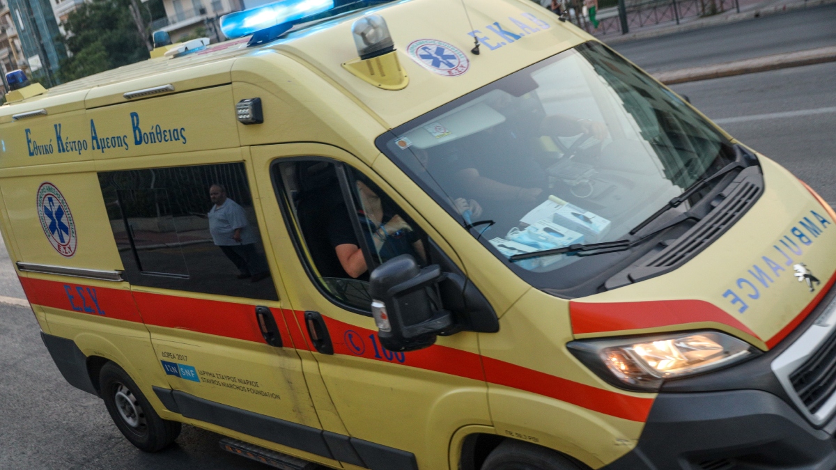 Ελευσίνα: Το μοιραίο λάθος της 44χρονης που σκότωσε τη μητέρα της – “Έκλαιγαν και προσπαθούσαν να τη σώσουν”