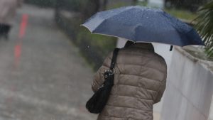 Καιρός: Βροχερό το σκηνικό σήμερα – Σε ποιες περιοχές θα εκδηλωθούν καταιγίδες