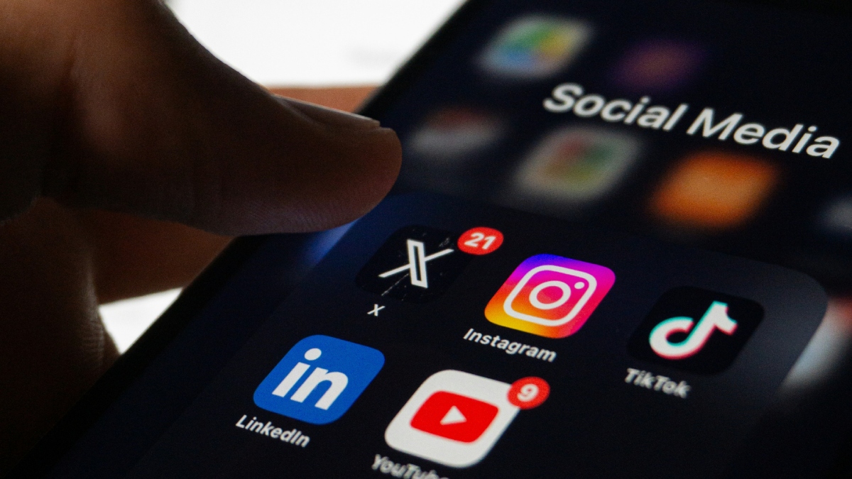 Στην τελική ευθεία το “μπλόκο” στα social media για ανήλικους έως 15 ετών – Πότε θα ανακοινωθεί