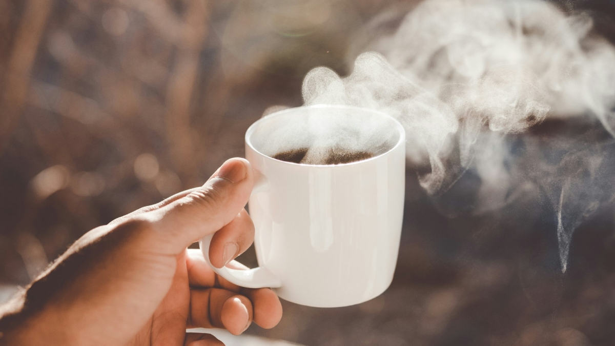 Γιατί δεν πρέπει να πίνουμε καφέ με άδειο στομάχι – Πότε είναι η κατάλληλη στιγμή