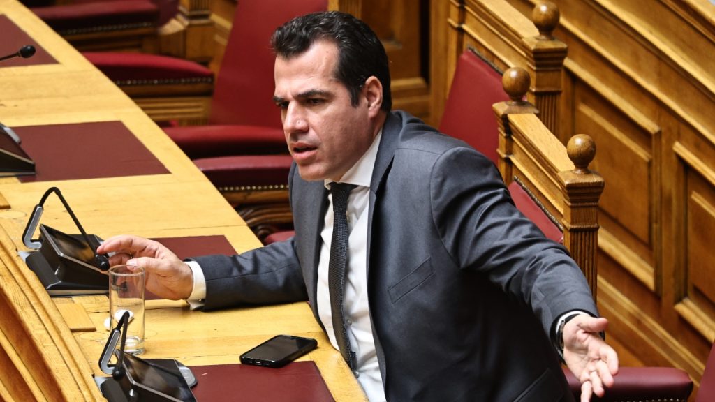 Πλεύρης: Νέες καταγγελίες για τον Μαροκινό διακινητή στη Χίο – Τέλος οι “ανήλικοι” 30άρηδες μετανάστες